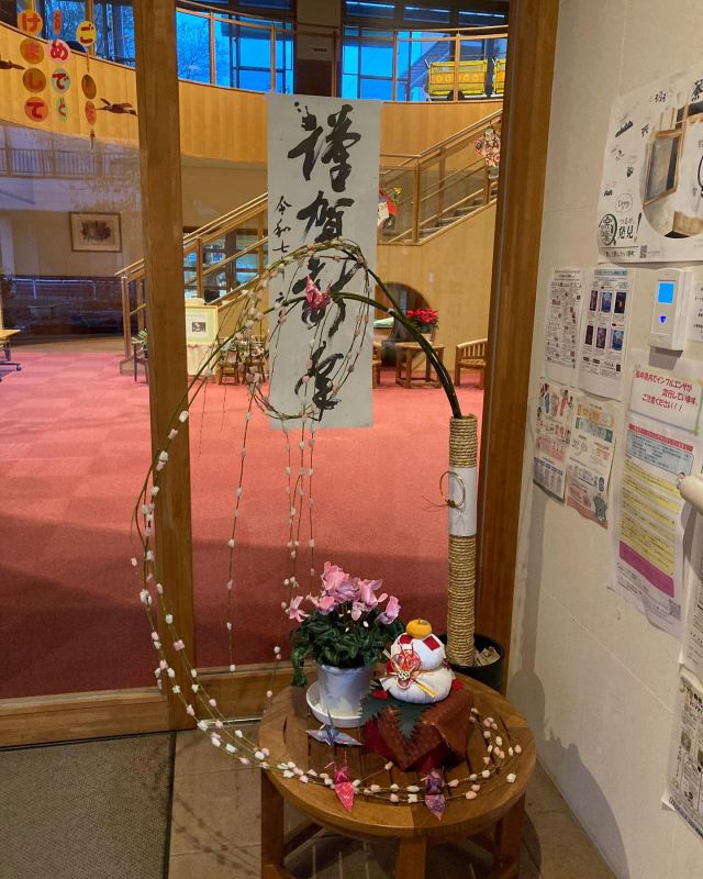 🎵あけまして　おめでとうございます

今日から園内に子ども達の元気な声が戻ってきました☺️

新しい1年が皆様にとって笑顔で
あふれる年になりますように、、。

本年も子ども達の健やかな成長を願って職員一同、
新たな気持ちで努めて参りたいと思います。
どうぞよろしくお願い致します。

#samidori#さみどり#ふくい#つるが#こども園#新年のご挨拶 #よろしくお願い致します