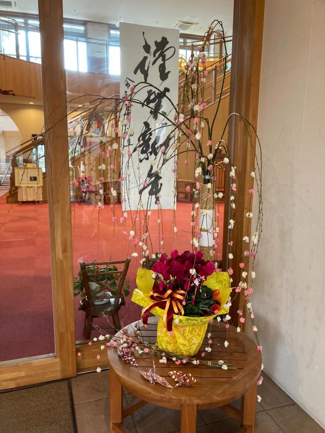 🎍明けましておめでとうございます🎍

新しい年が子ども達と保護者の皆様にとって
笑顔あふれる一年になりますよう、
お祈り申し上げます。

年末・年始は静まりかえっていた園内も、
今日から子ども達の賑やかな声が戻ってきました。

本年もよろしくお願いいたします。

#samidori #さみどり #ふくい #つるが #新年のご挨拶